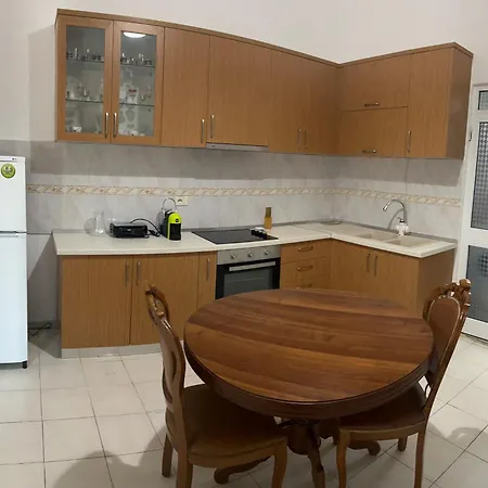 Madre Teresa Гостевой дом Тирана